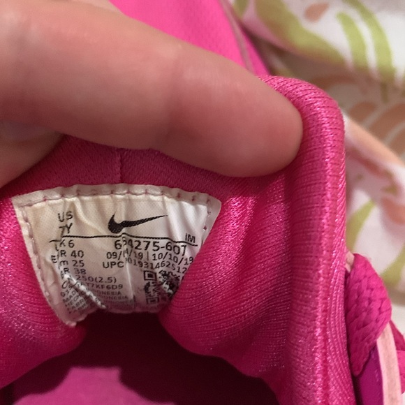 NIKE - Picture 4 of 4